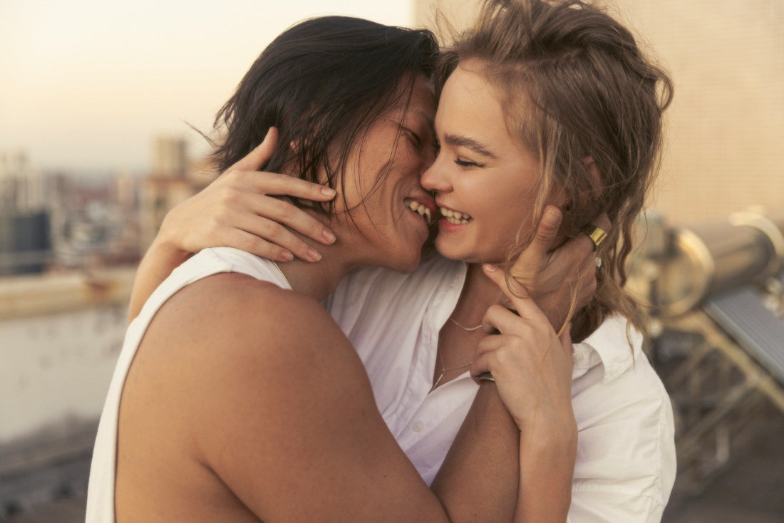 lesbian throuple