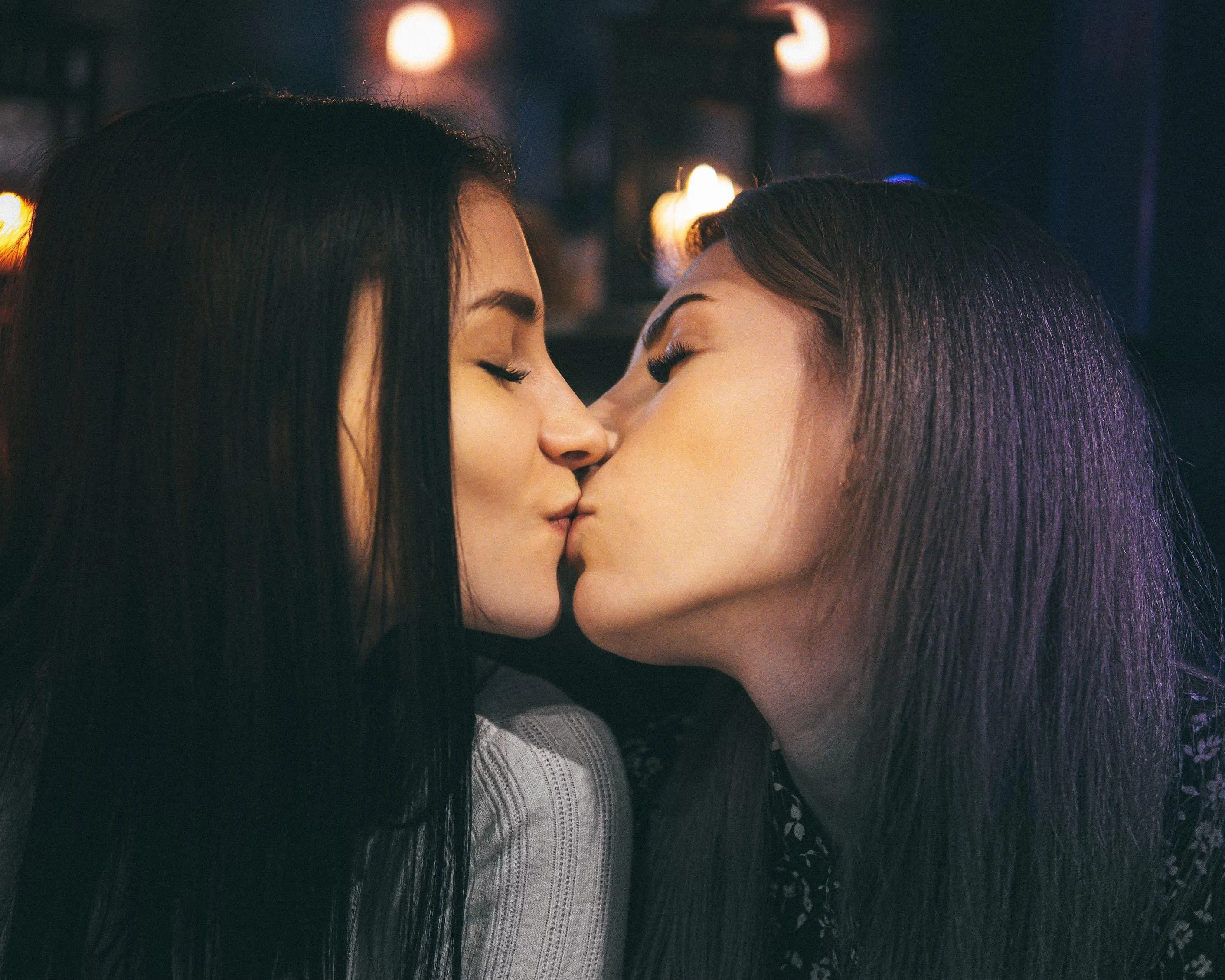 Pegging lesbien : des jeux coquins pour pimenter votre vie de couple